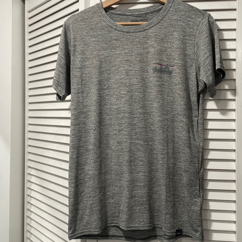 Patagonia mens  gray shirtsleeve sun shirt never been worn